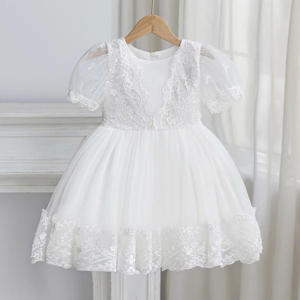5175 Little Girls Dresses White Elegant Princess Dress Embroidery Birthday Party Frocks Kids Wear Wholesale
