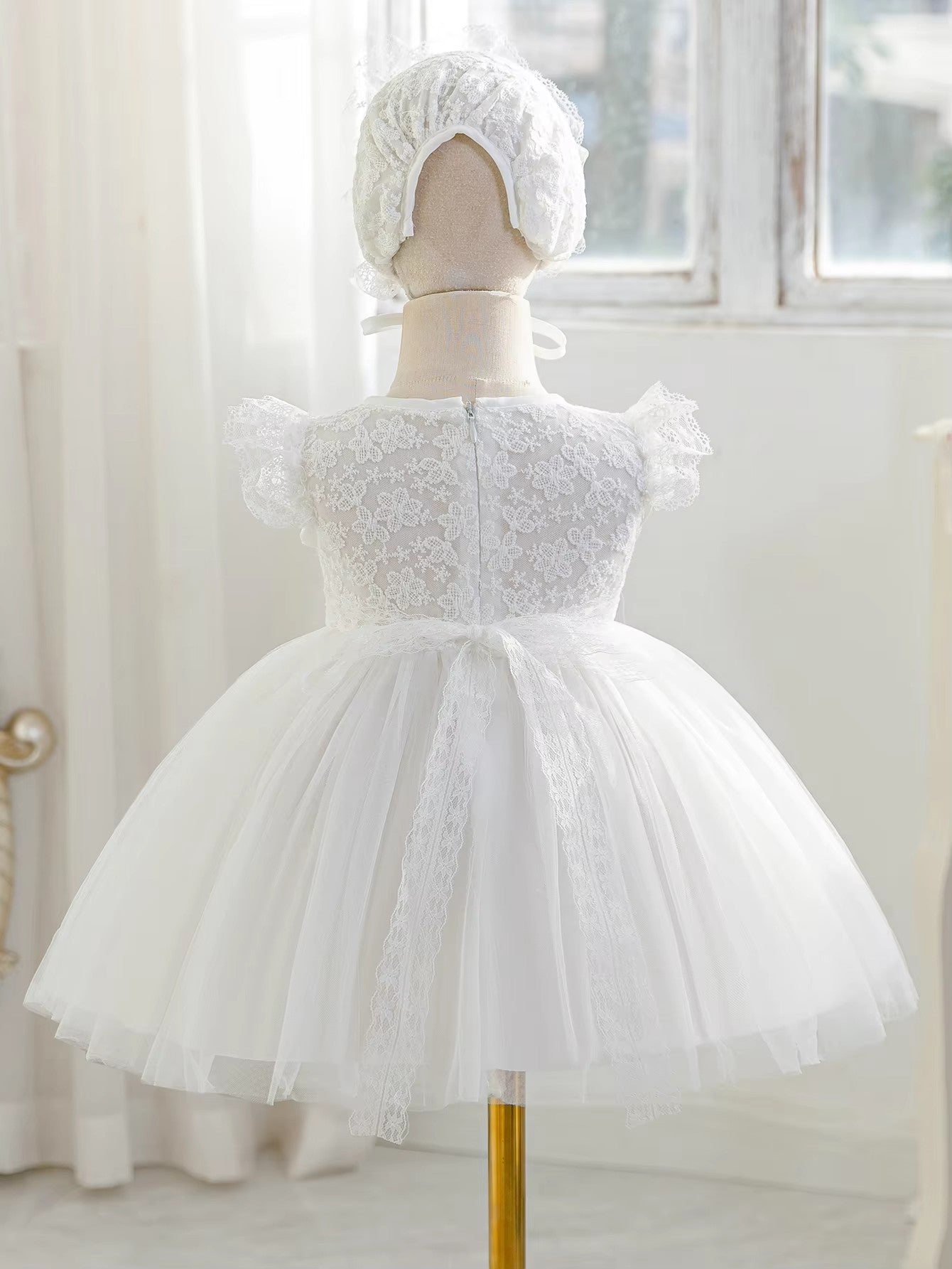 9678 Baby Princess Gown White Design Infant Baby Girls Wedding Party Birthday  with  Hat Ball Gown Baptism Dress Wholesale
