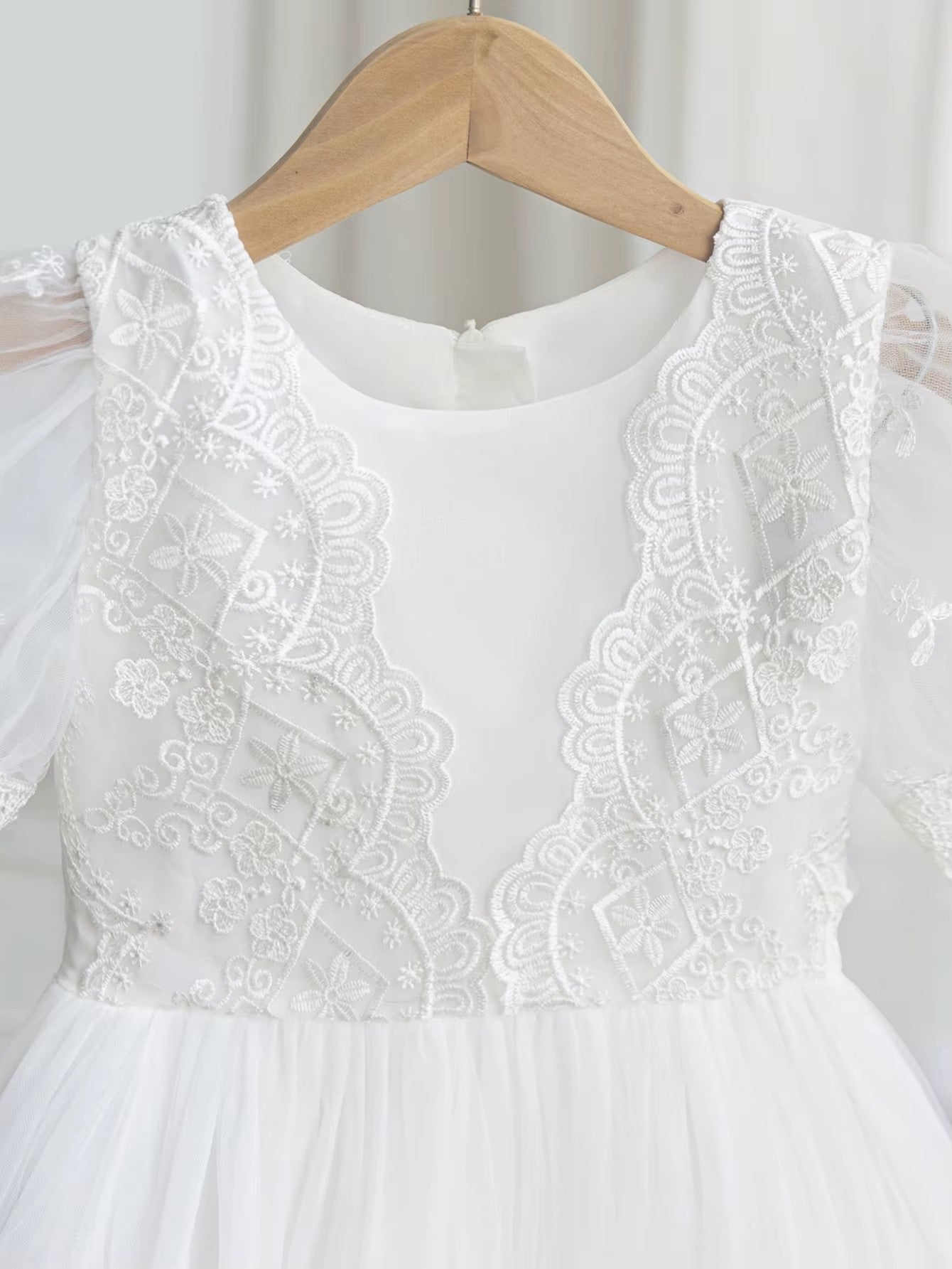 5175 Little Girls Dresses White Elegant Princess Dress Embroidery Birthday Party Frocks Kids Wear Wholesale