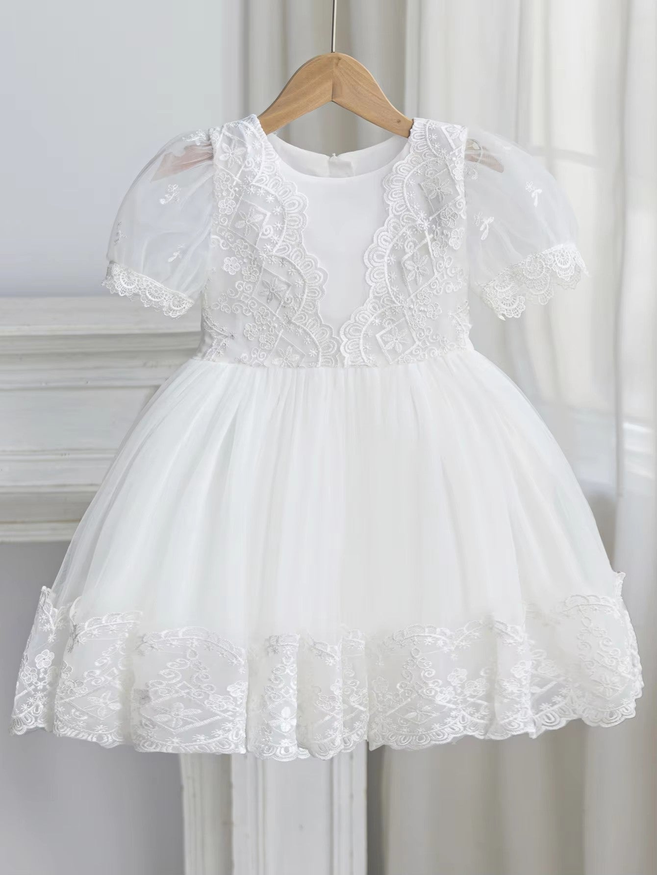 5175 Little Girls Dresses White Elegant Princess Dress Embroidery Birthday Party Frocks Kids Wear Wholesale